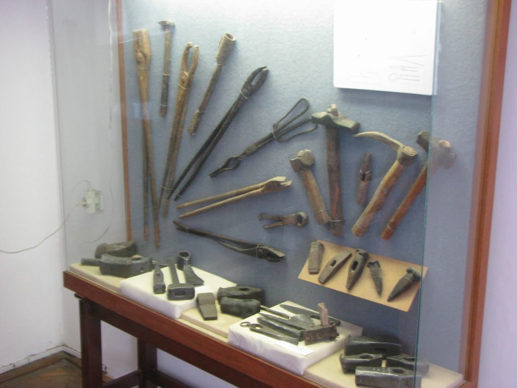 Unelte pentru prelucrarea fierului, muzeul Rimetea, Alba