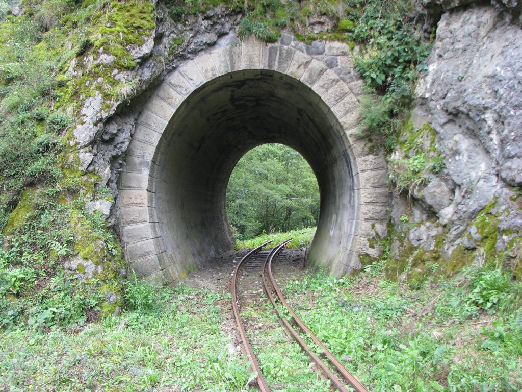 Tunel Mocăniță pe valea Arieșului