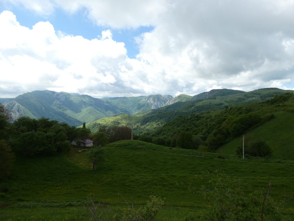 Transtrascău, vedere spre Cheile Mănăstirii și Cheile Râmețului