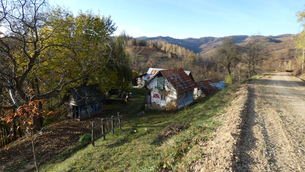 Casă pictată pe Drumul Regelui